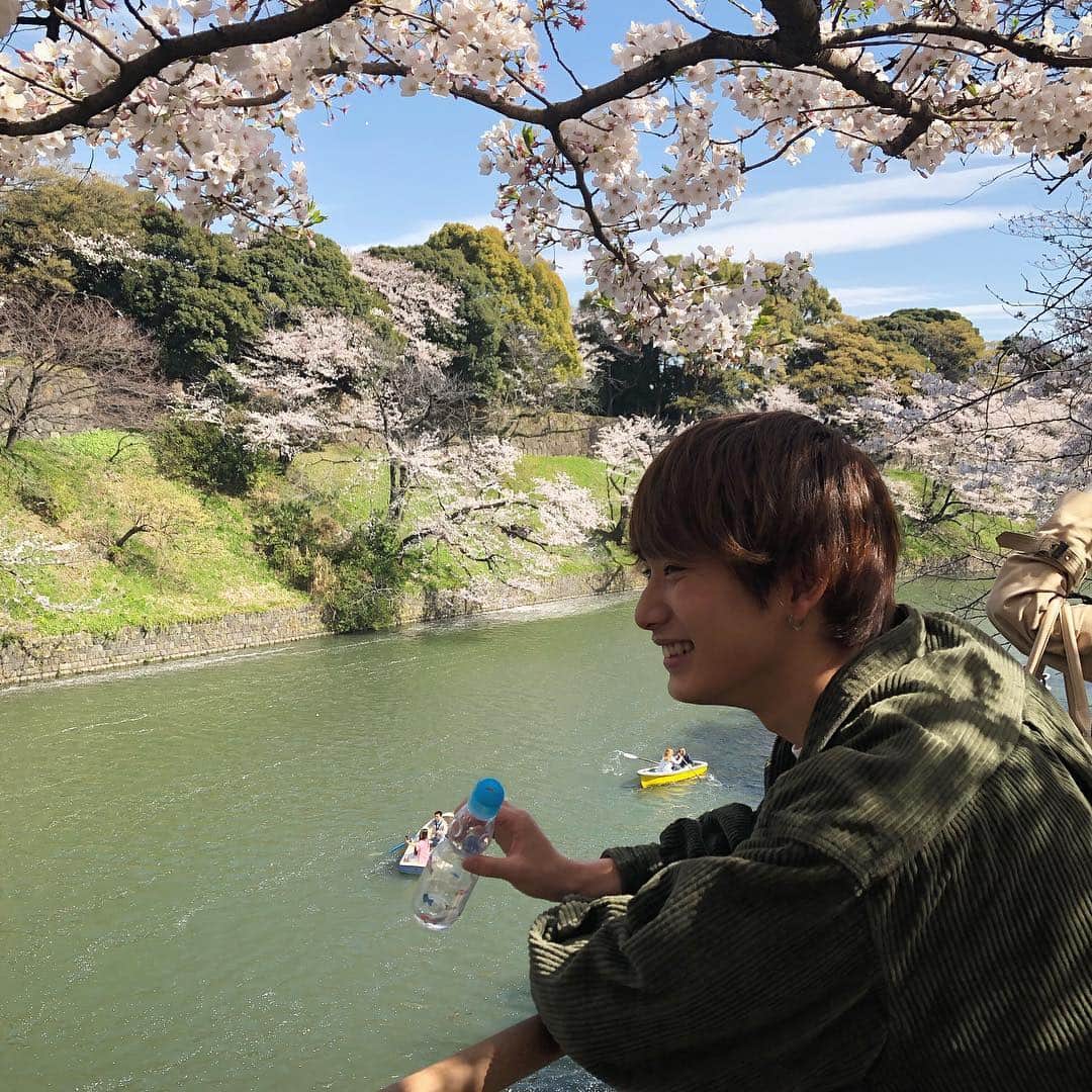 那須泰斗さんのインスタグラム写真 - (那須泰斗Instagram)「たまには笑顔も😆🌸」4月9日 21時22分 - nasu__taito