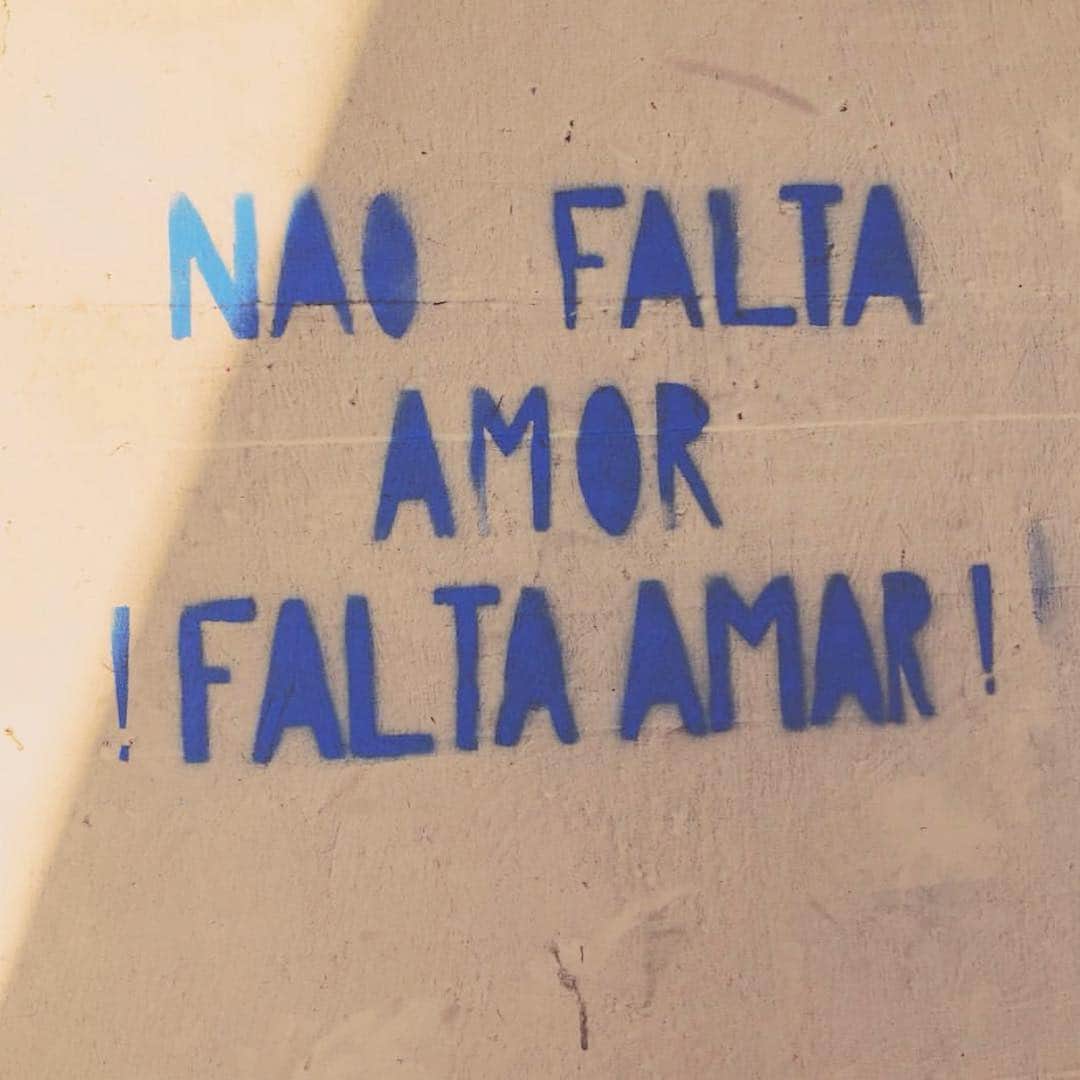 Eliana Michaelichin Bezerraのインスタグラム：「Pra começar bem o dia, propague o amor e sinta o poder deste sentimento em sua vida. Já disse “eu te amo” hoje? #amor #amar #sentir #refletir #orar #familia」