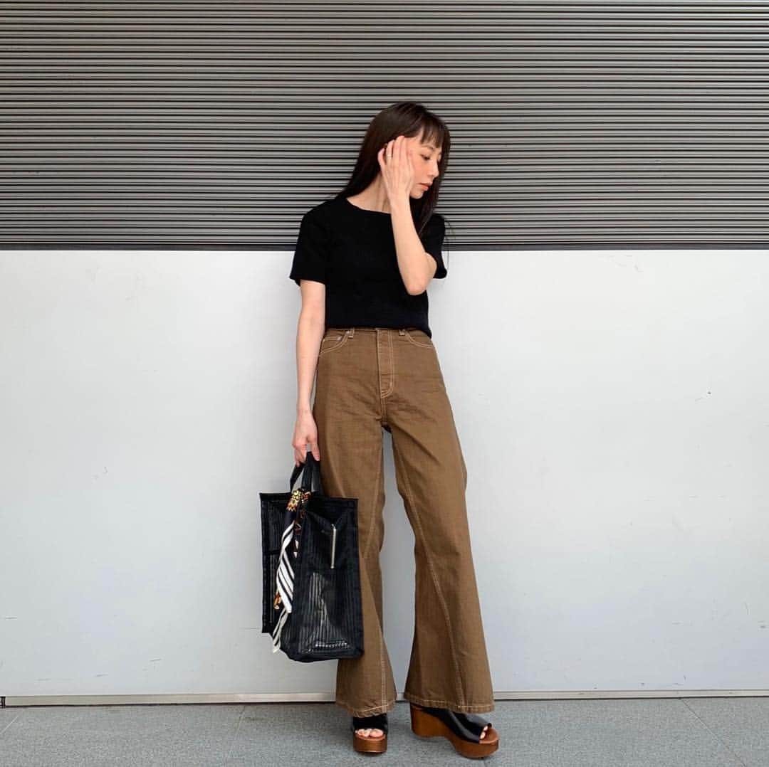 ungrid_minamiのインスタグラム：「. ブラック×ブラウンコーデ✨ @ungrid_official  #Ungrid#アミュプラザ博多」