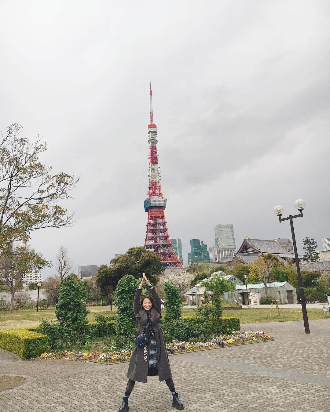 田野アサミさんのインスタグラム写真 - (田野アサミInstagram)「東京タワー🗼 やはりTOKYOタワーを見るといつまでたっても凄い。 兵庫県出身者の地方組としては東京だなぁ........😳❗️ とおもう象徴の１つ🗼。感動する。 そして身が引き締まる感じ。 いいねぇ🗼東京の象徴。 #東京タワー #東京アサミー #tokyotower  私の象徴ってなんだと思う？？(^^) きかせて！」4月9日 21時29分 - tano_asami