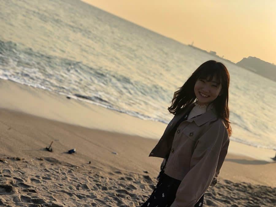 夏川愛実さんのインスタグラム写真 - (夏川愛実Instagram)「ㅤㅤㅤㅤㅤㅤㅤㅤㅤㅤㅤㅤㅤ ㅤㅤㅤㅤㅤㅤㅤㅤㅤㅤㅤㅤㅤ  夕日もいい感じでした。 鎌倉投稿これでラストにする！ またいきたい〜🥺🥺 ㅤㅤㅤㅤㅤㅤㅤㅤㅤㅤㅤ #鎌倉#鎌倉女子旅#江ノ電#江ノ島 #鎌倉高校前#江ノ島海岸#海#夕日 ㅤㅤㅤㅤㅤㅤㅤㅤㅤㅤㅤ ㅤㅤㅤㅤㅤㅤㅤㅤㅤㅤㅤ」4月9日 21時37分 - ami_natsukawa