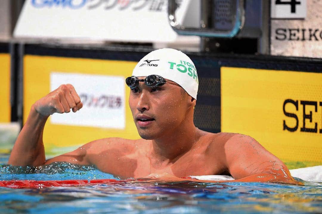 のインスタグラム：「50m自由形では21.67の日本記録、アジア記録を樹立しました！ この種目、なんと5年振りのベストでした。 27歳になっても水泳は分からないことだらけではありますが、まだまだ速くなれそうです。 ©︎Hiroyuki Nakamura @picsport_japan @mizunojp  #イトマン東進#ミズノ#トビウオジャパン#世界水泳」
