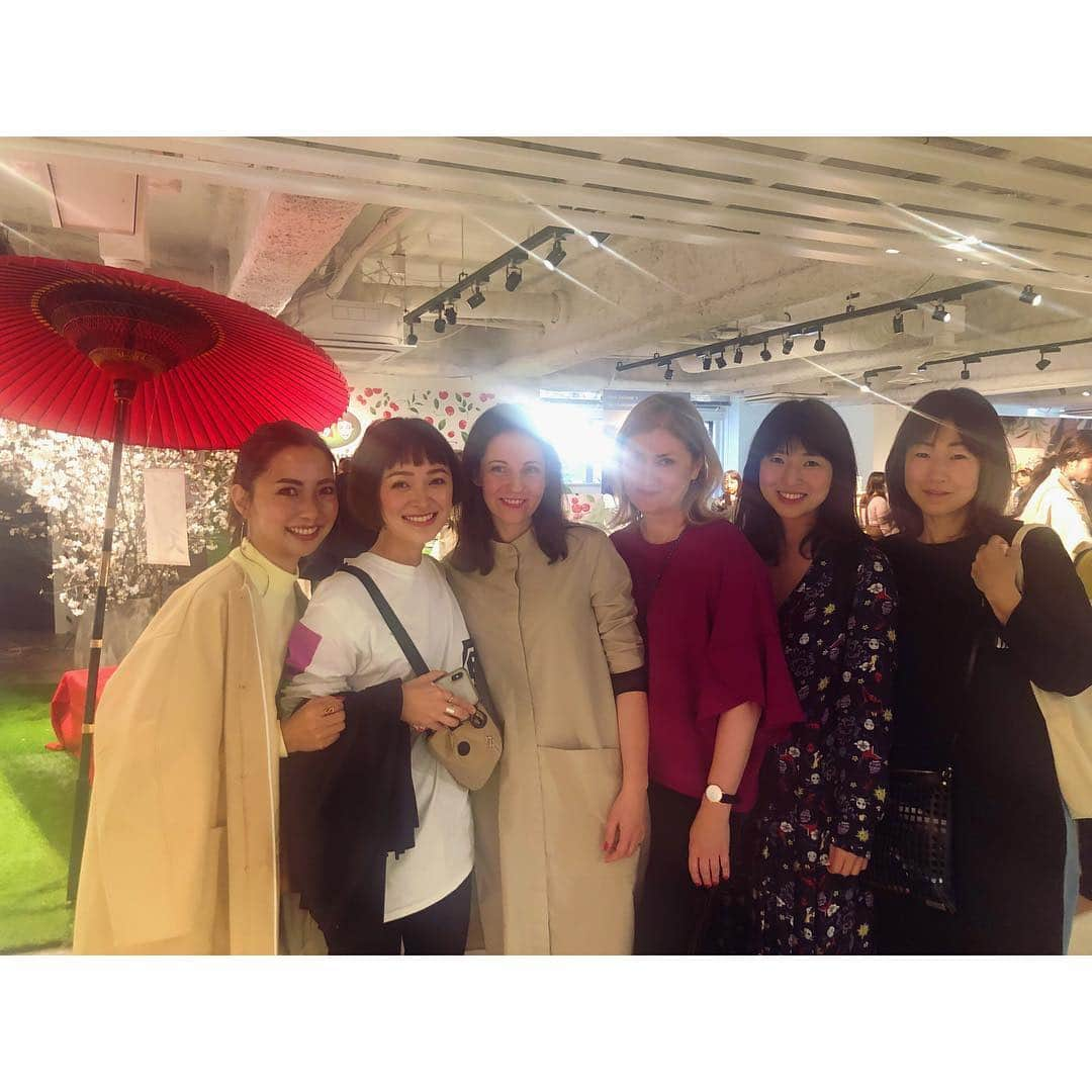 栗原佐知子さんのインスタグラム写真 - (栗原佐知子Instagram)「✴︎ @biople FES🍀 . 年々パワーアップし、 今回は約50ブランドの新商品や限定商品が集結！ . #CBD （ #カンナビジオール ）はブランドと共に バリエーションも増え、濃度で選べたり、 カプセルタイプやフレーバー別も登場💕 . 食品はもちろん、 オイル好きにはたまらないラインナップでした😍 . 早速アレコレお試し中💗 . 効果が楽しみ☺️ . . #bioplebycosmekitchen #biople #cosmekitchen #bioplefes #natural #organic #food #cosmetics #instafood #instabeauty #instadaily #instalike #instagood #instapic #ビープル #ビープルフェス #コスメキッチン」4月9日 21時37分 - sachiko__kurihara