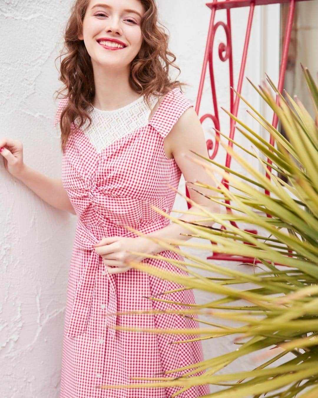 ミーアさんのインスタグラム写真 - (ミーアInstagram)「. . 【catalog掲載商品】  超十代ファッションショーで 高橋文哉くんが選んだ デートで着てもらいたいコーデ💕 . . ☑︎抜き襟ギンガムチェック柄シャツワンピース . . 画像をタップしてチェック▶︎▶︎ .」4月9日 21時49分 - miia_official
