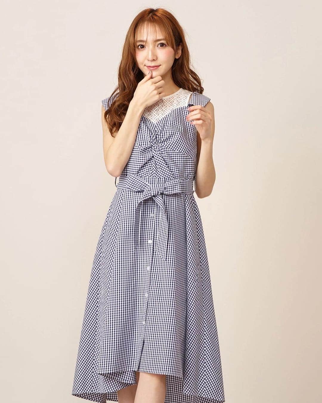 ミーアさんのインスタグラム写真 - (ミーアInstagram)「. . 【catalog掲載商品】  超十代ファッションショーで 高橋文哉くんが選んだ デートで着てもらいたいコーデ💕 . . ☑︎抜き襟ギンガムチェック柄シャツワンピース . . 画像をタップしてチェック▶︎▶︎ .」4月9日 21時49分 - miia_official
