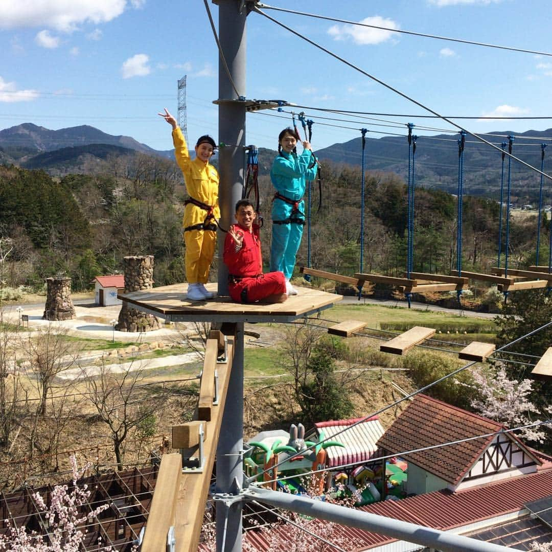 石田靖さんのインスタグラム写真 - (石田靖Instagram)「テレビ大阪⑦ 『かがくdeムチャミタス』で滋賀県の『ブルーメの丘』へ💨 知力、体力を使って新アトラクションや動物との触れ合い『ブルーメの丘』の楽しみ方を研究😆 OAお楽しみに〜〜 #テレビ大阪 #かがくdeムチャミタス #たこやきレインボー #ブルーメの丘 #バギー #2枚目の写真 #アルプスジム  #ドイツ生まれのアスレチック #高所恐怖症 #めっちゃ怖い #一期一笑  #石田靖」4月9日 21時41分 - yasulog