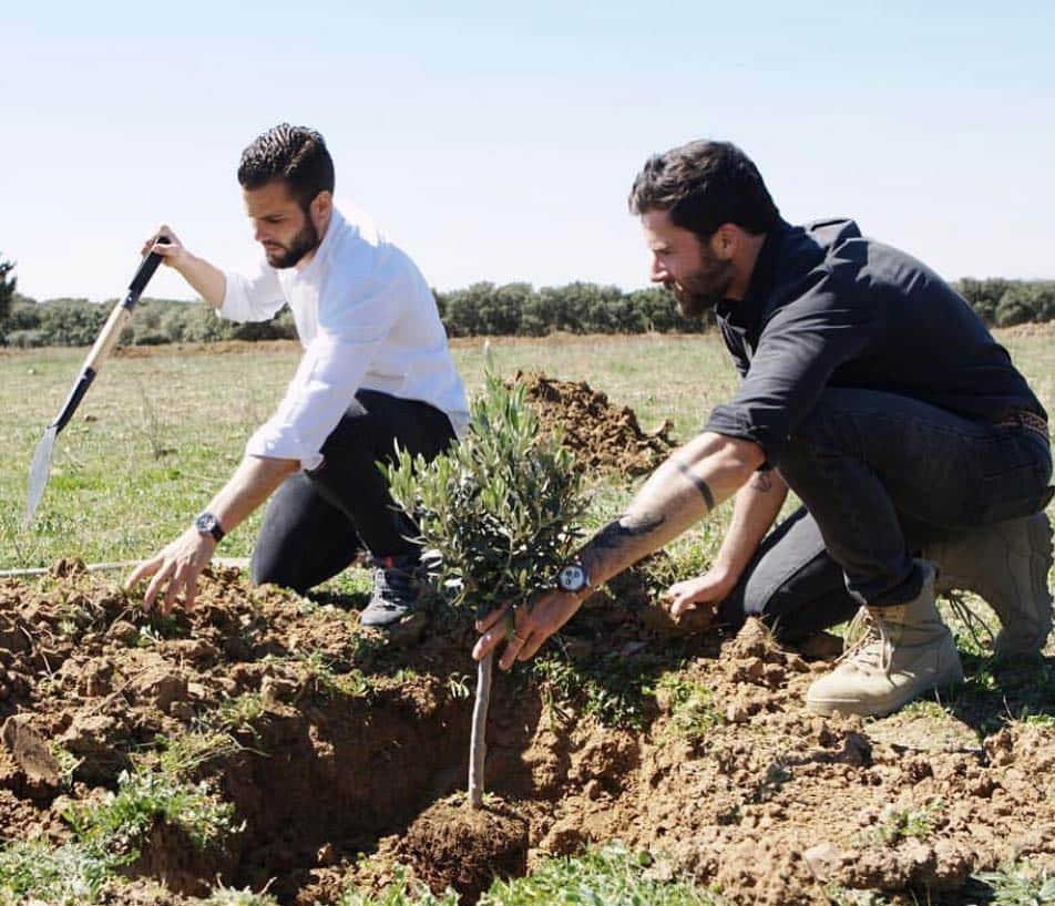 ホセ・イグナシオ・フェルナンデス・イグレシアスのインスタグラム：「Muchas gracias @fernando13ojeda por dejarme participar en este gran proyecto. @reforestproject @montblanc 🌲🌲🌲」