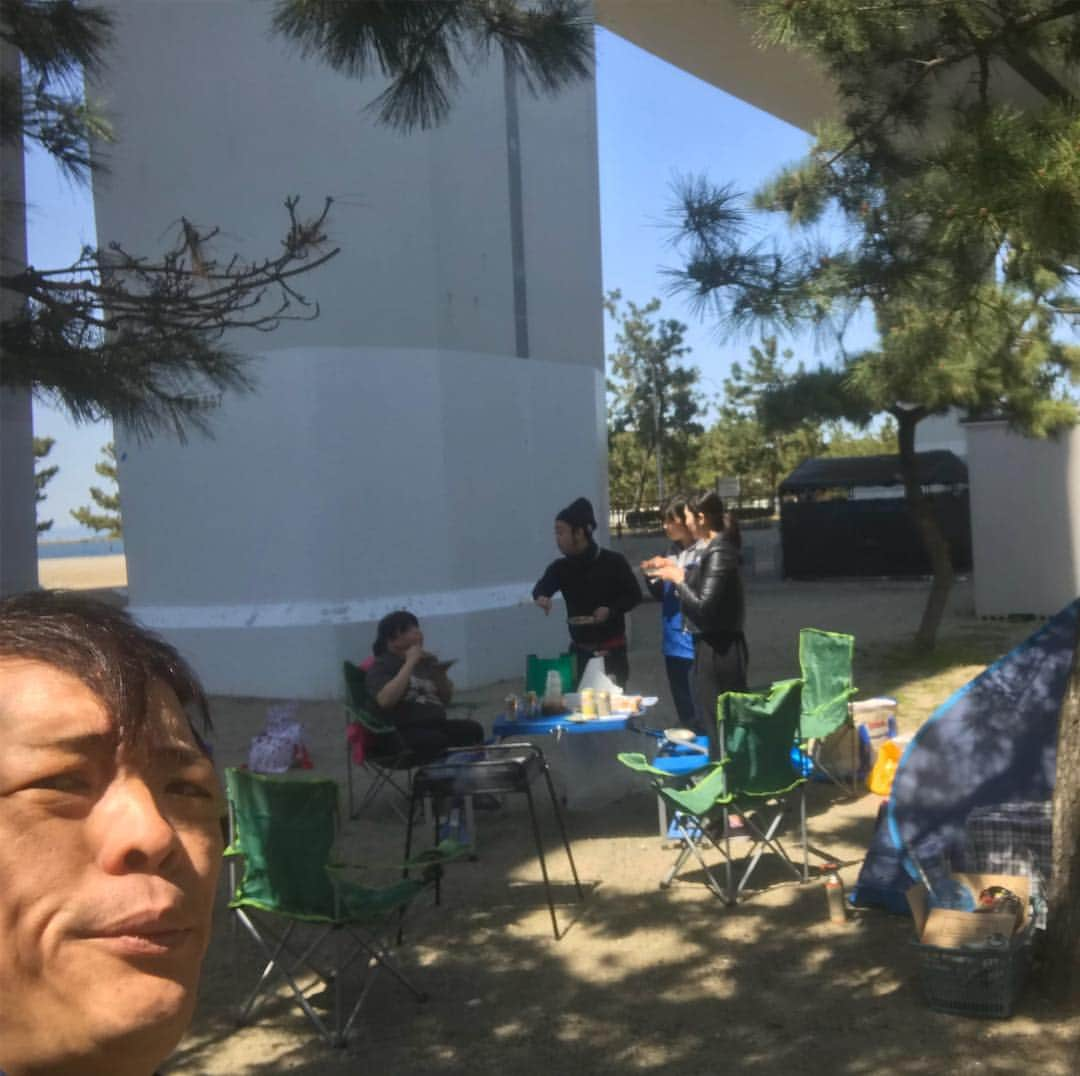 森田展義さんのインスタグラム写真 - (森田展義Instagram)「『二色の浜』なる処で 今年初の 『BBQ』なるもので 『厚切り肉』なるものを食す！  #失沢氷吉  #いっちゃえオッサン #なる処 #なるもの食し  #nobmorley #森田展義 #二色の浜 #BBQ #絶品なるもの」4月9日 21時51分 - nobmorley