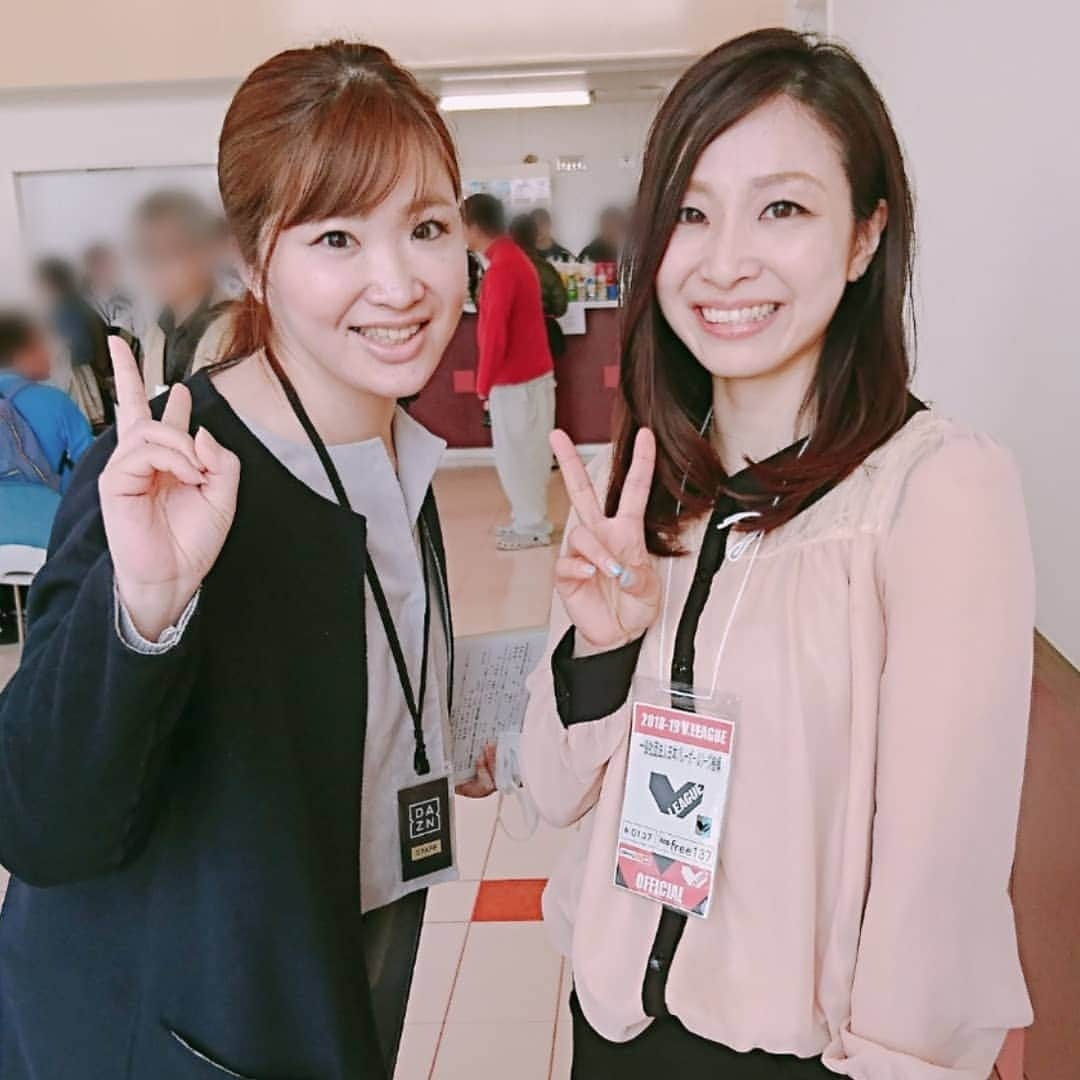 矢田部ゆかさんのインスタグラム写真 - (矢田部ゆかInstagram)「バレーボールのV1リーグ🏐 ファイナル第1戦の実況で名古屋へ✨ 会場にはDAZN cafe がオープン☕  試合前に解説の横山さんと顔を出したら、cafeのPRゲストで来ていたあり紗さんに再会💕  #DAZN #DAZNカフェ  #ゲスト #佐藤あり紗 さん #Vリーグ #VLEAGUE #ファイナル #武田テバオーシャンアリーナ #解説 #横山雅美 さん #実況 #矢田部ゆか」4月9日 21時54分 - yucaparis93