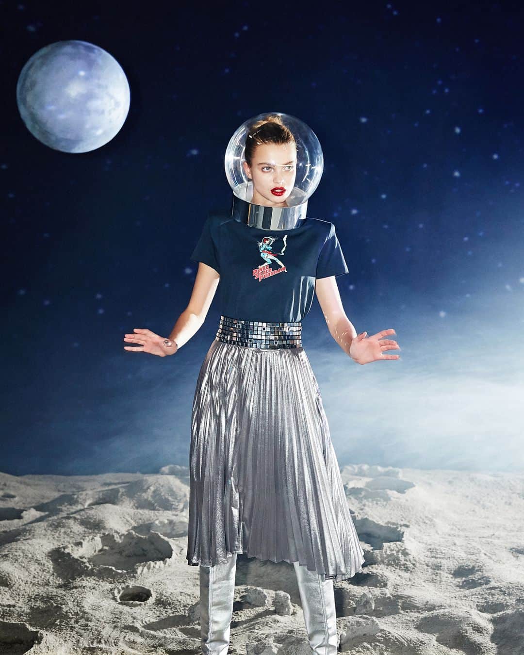 PINKOさんのインスタグラム写真 - (PINKOInstagram)「Inspired by Space Age, designed for modern heroines. Let #PINKOSpaceProgram take you on the Moon: discover the capsule collection at the link in bio and get yourself a #PINKOHeroine complete makeover! #PINKO Photo: @gianlucapasquiniphotographer Model: @dasha_khlystun_ Hair & Make up: @tanjafriscic Projection: @framedealer Style and Art Direction: @alessiagiacobino」4月9日 22時00分 - pinkoofficial