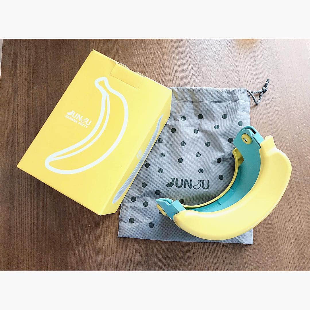 長谷川真美さんのインスタグラム写真 - (長谷川真美Instagram)「🍌💕 ・ さてこれは何でしょう？ 実は… #トイレトレーニング を ゆるーく始めてみました🚽👼💕 ・ 見た目が #バナナ になってて 面白いデザインの 「BANANA POTTY」🍌✨ @banana_potty_jp 大人も使える実力が備わった 簡易型トイレで可愛いし衛生的🙌💗 ・ #トイトレ …頑張ろうね👍✨ ・ #BANANAPOTTY #はち成長記録」4月9日 22時07分 - maami.hase