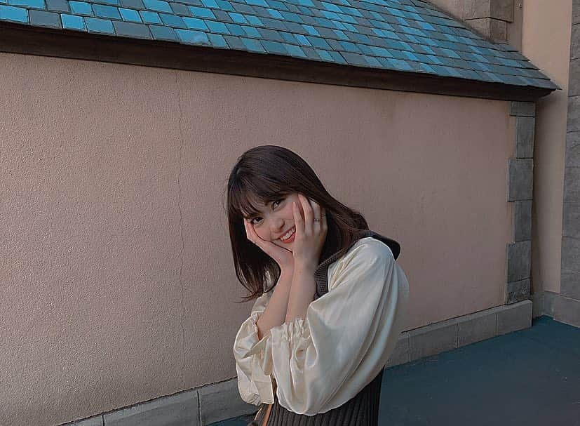 前田亜美のインスタグラム：「. . ¨̮. . 私服。. . 最近、暖かい日もあれば…急に寒かったり、、、中々春が来てくれませんね(*..). . . 早く、薄めのニット1枚とかでお出かけしたい🌸. . #私服 #ami私服」