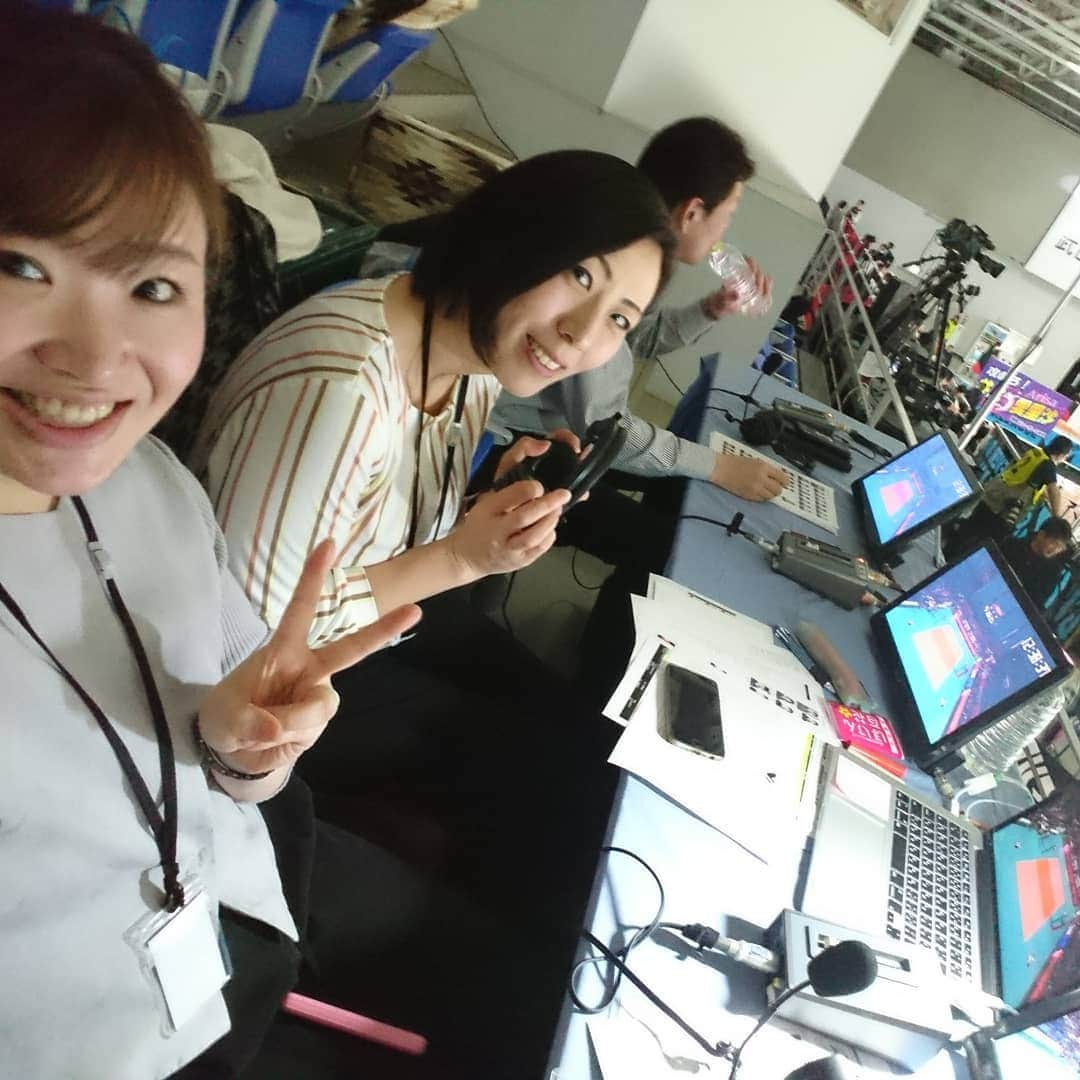 矢田部ゆかさんのインスタグラム写真 - (矢田部ゆかInstagram)「バレーボールのV1リーグ🏐 女子ファイナル第1戦 in名古屋✨ 【久光製薬 × 東レ】  DAZN中継は豪華な皆さんとお届け👏 ■ゲスト 寺廻太さん （日本バレーボール協会女子強化委員長） ■解説 横山雅美さん （元日本代表セッター） ■リポーター 狩野舞子さん （ロンドン五輪銅メダリスト） ■実況 矢田部ゆか  放送席は和気あいあいヽ( ・∀・)ﾉ♡  #DAZN #Vリーグ #VLEAGUE #ファイナル #武田テバオーシャンアリーナ #ゲスト #寺廻太 さん #解説 #横山雅美 さん #リポーター #狩野舞子 さん #実況 #矢田部ゆか #今季担当50試合目 #バレー実況通算165試合目」4月9日 22時05分 - yucaparis93