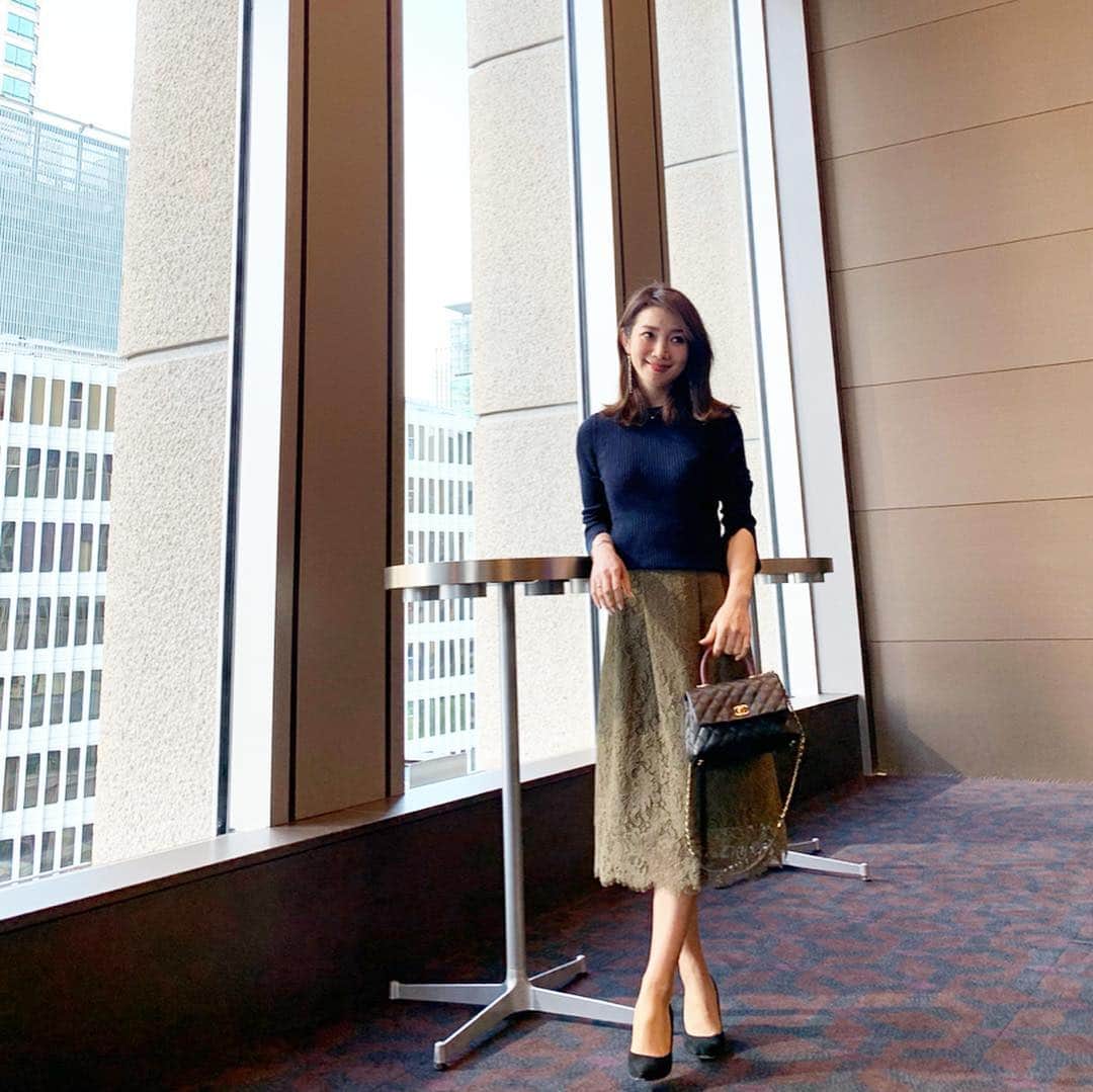 のインスタグラム：「・ コーディネート☘ ・ knit→#estnation  skirt→#lialapg pumps→#pellico bag→#chanel ・ #coordinate #outfit #ootd #look #style #fashion #wardrobe #instagood #instafashion #レーススカート #ママファッション #ママコーデ #ママコーディネート #ファッション #コーディネート」