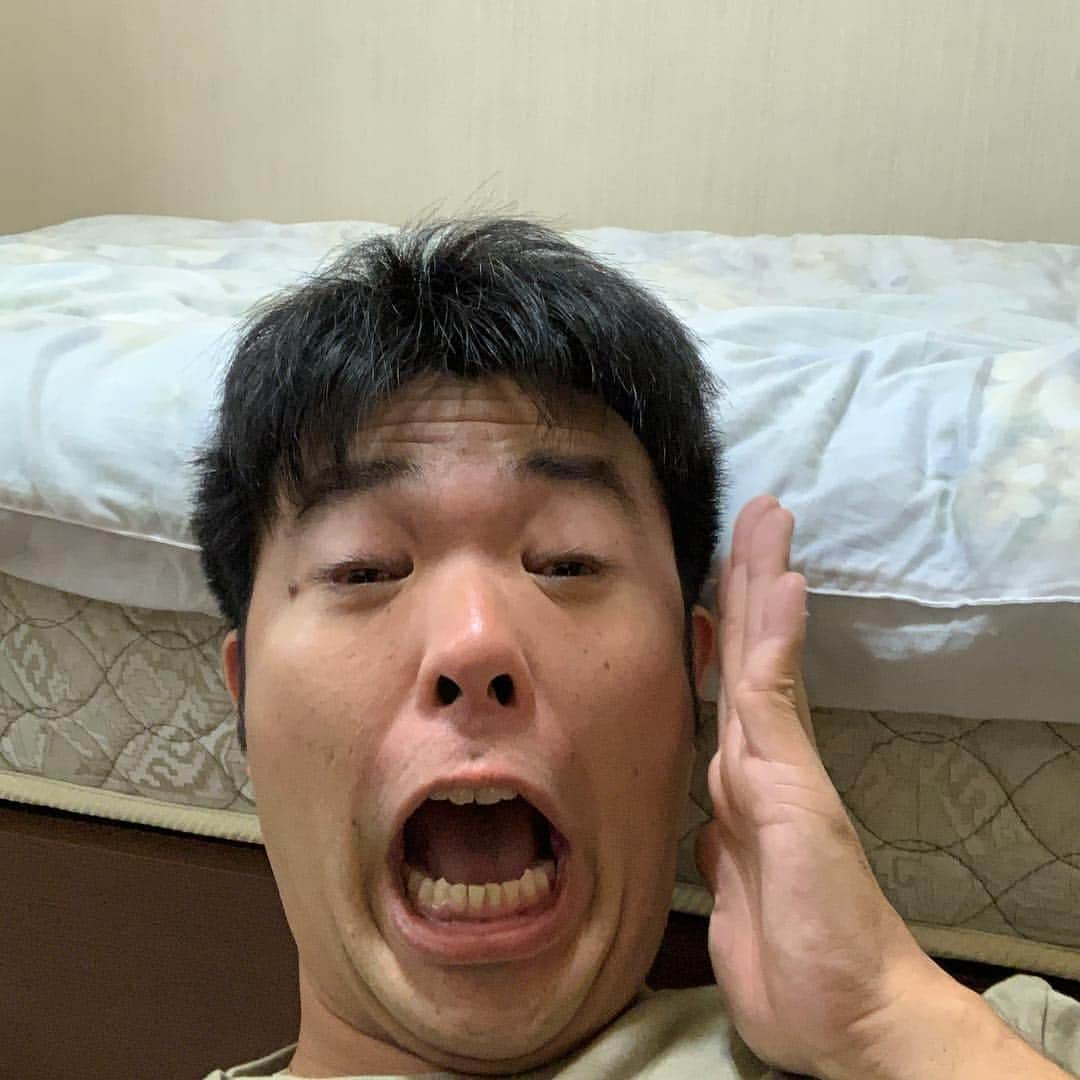 西川晃啓さんのインスタグラム写真 - (西川晃啓Instagram)「気絶マットレス フランスベッドの上に敷布団をして寝ていて気絶  #あるある探検隊#レギュラー#気絶#気絶の日々#ギャグ#実家#宿泊#フランスベッド#マットレス#上#敷布団#意味ない#親#わかってない#良さ#消える」4月9日 22時08分 - kizetu