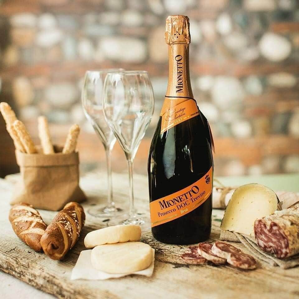 Mionetto Prosecco Montenegroさんのインスタグラム写真 - (Mionetto Prosecco MontenegroInstagram)「Dan za uživanje. 😇 #mionettoprosecco #montenegro #mionettoME #lifestyle #mionetto #mymionetto #madeinitaly #prosecco #proseccotime #italy #sparklingwine #wine」4月9日 22時09分 - mionettome