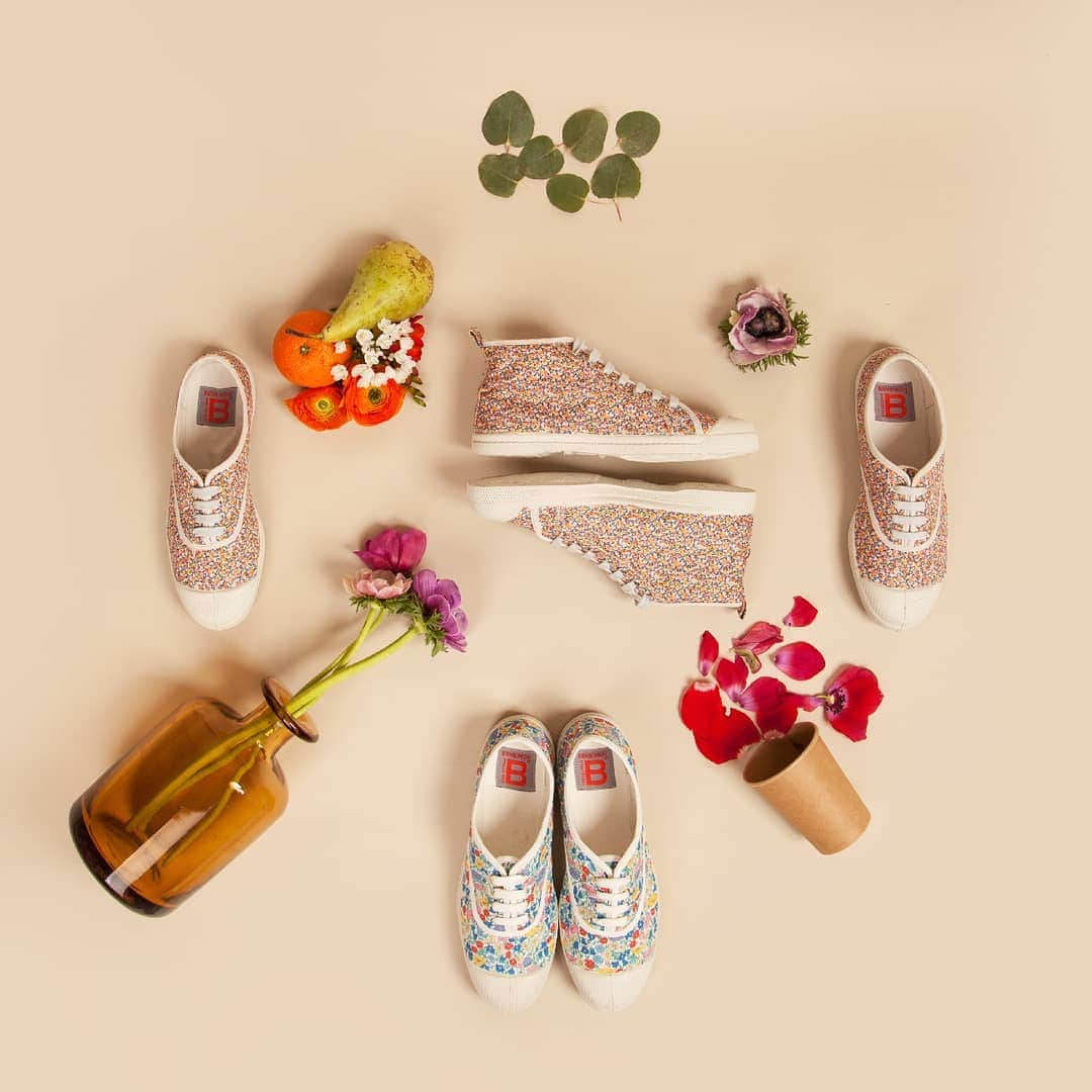 ベンシモンのインスタグラム：「NEW IN Les liberty de la saison sont en ligne 🌸🌼 Découvrez nos tennis fleuries dès maintenant sur Bensimon.com et dans nos boutiques. 🇬🇧Liberty ones are online 🌸🌼 Discover our flowery tennis shoes online from now on Bensimon.com #newin #bensimon #tennis #pe19」