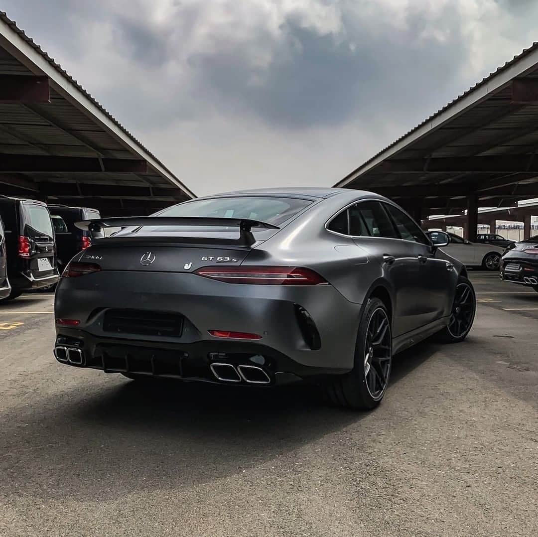 Mercedes AMGさんのインスタグラム写真 - (Mercedes AMGInstagram)「[Mercedes-AMG GT 63 S 4MATIC+ 4-Door Coupé | Fuel consumption combined: 11.3 l/100km | CO2 emissions combined: 257 g/km}  When you've got family and friends to drive around, but you also don't want to miss out on the thrills of GT performance. 📷: @attasss  #MercedesAMG #AMG #GT63 #GTFamily #DrivingPerformance #Power #Passion #Mercedes #AMG🔥 #Luxury #CarsofInstagram #InstaCar #Lifestyle」4月9日 22時25分 - mercedesamg