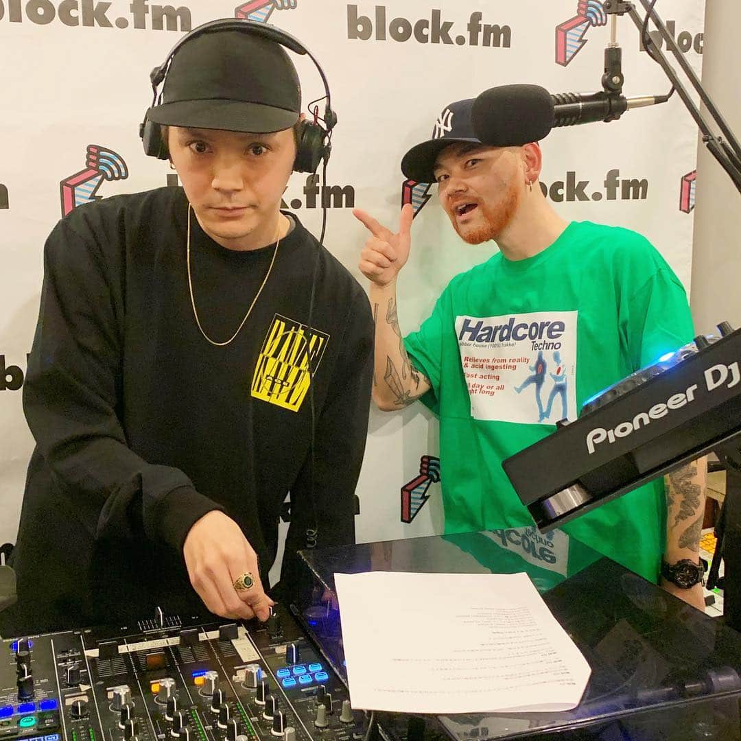 DJ DARUMAのインスタグラム：「新番組"EDGE HOUSE RADIO"🔥🏠🔊 ご視聴ありがとうございました！！ 4月のEDGE HOUSE関連の曲かけまくり 🐱Kenta CatsもイカしたDJカマしてくれました。 聴き逃した方はアーカイブされています✔️」