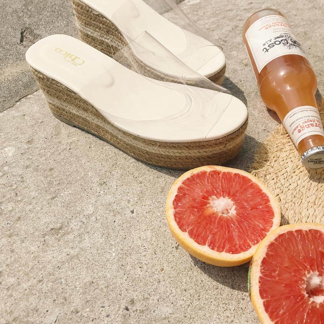 mina hinokuchiのインスタグラム：「. 夏に向けてのお洋服が少しずつ増えてきたから 足元や小物も夏のアイテムが早く沢山ほしい🍊 . 今週末はサンダルも入荷予定☀︎ まず最初はこのサンダルgetするって決めてる👡👡 (週末はインスタLIVEもします♡) #whoswhochico #salonbychico #フーズフーチコ #chico_commingsoon #mery #rili_tokyo #sucle #isutapic #patra #petrel_jp #velle_jp #サンダル」
