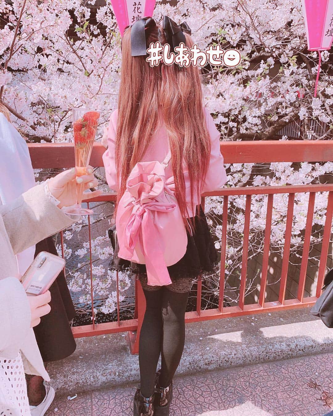 桜咲姫奈さんのインスタグラム写真 - (桜咲姫奈Instagram)「ももたんとお花見デート💕💕💕 たのちかった💓 途中暑すぎて溶けるかと思ったけど……‪𐤔𐤔‬ 🌸綺麗だったしhappy💕💕💕」4月9日 22時41分 - himena_ousaki