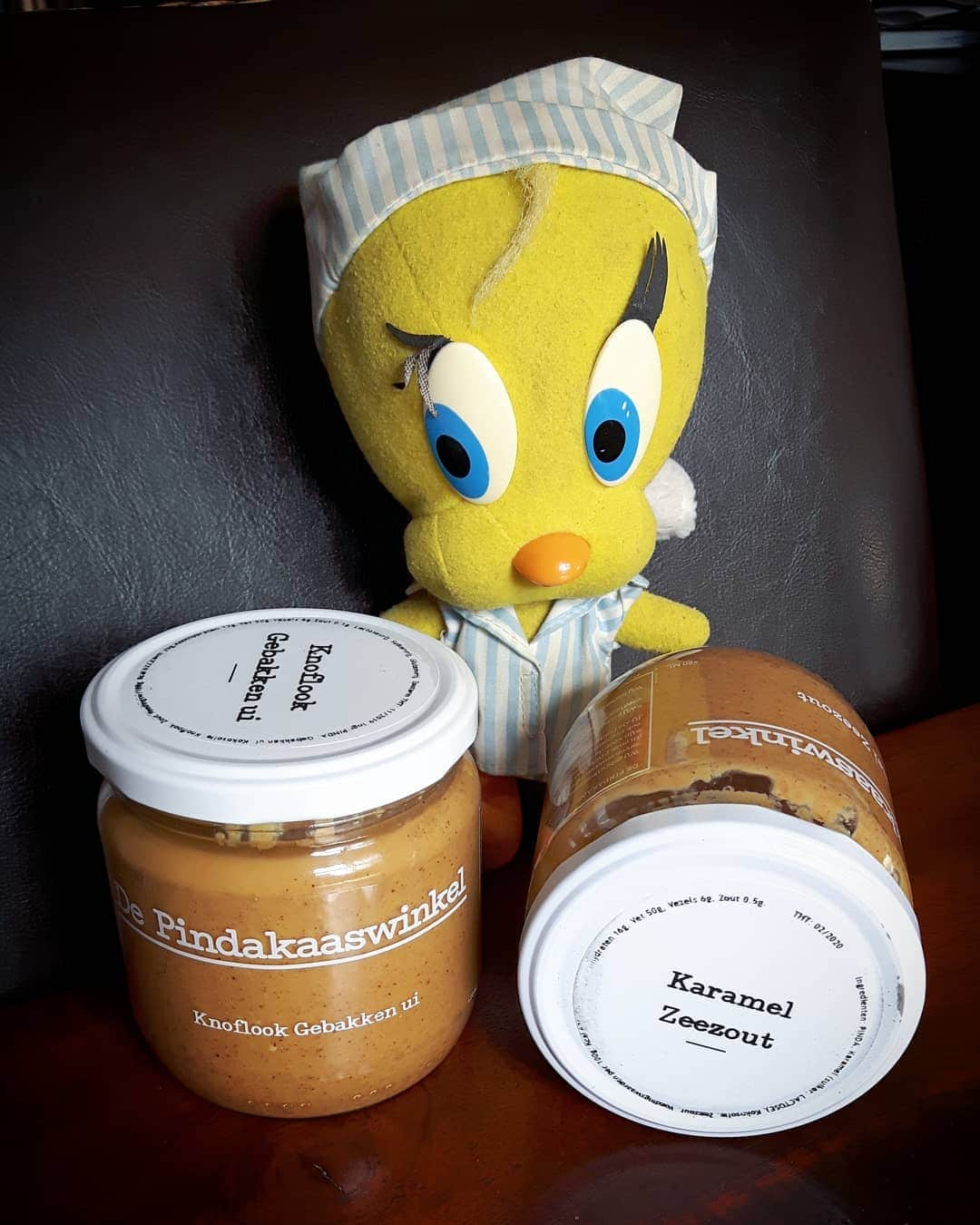 Little Yellow Birdさんのインスタグラム写真 - (Little Yellow BirdInstagram)「A little souvenir I brought home from Groningen, from #depindakaaswinkel: peanutbutter with a twist...garlic/ fried onion, and caramel seasalt....yummm!! So let's all grab a spoon and go nuts...well, let's go legumes, to be precise! #honeygroveteapartytuesday #littleyellowbird #tweety #tweetykweelapis #adventures #yellow #bird #pindakaas #pindakaaswinkelgroningen #pindabaas #peanutbutter #groningen #garlic #friedonion #caramel #seasalt #letsgonuts #legume #stuffedanimalsofinstagram #plushiesofinstagram」4月9日 22時34分 - tweetykweelapis