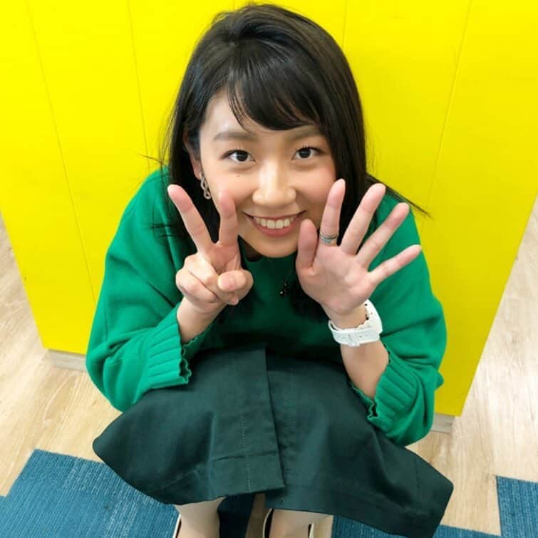 フジテレビアナウンサーさんのインスタグラム写真 - (フジテレビアナウンサーInstagram)「・ きょうは😁 ゆかちゃんのたんじょうび🎂🎁🎉 なんさいになったの？ えっ？７ちゃい？？？ ということは…🤔 ピカピカの１年生〜♪ だね🤗 #新美有加 #新美P #にいみP #フジテレビアナウンサー #来年のカレンダー制作始まってます #kickoffはバレンタインの日 #スイーツ作ってきてくれた #おめでとう #可愛い後輩 #もはや同期 #うめづ日記  ピカピカの〜♪ってそう私は… #昭和生まれ」4月9日 22時36分 - fujitv_announcer