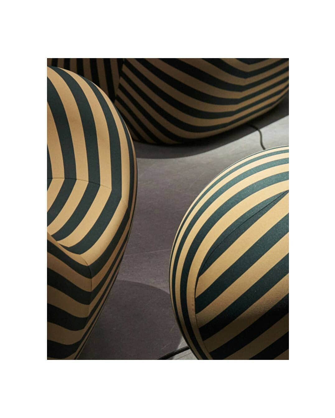 B&B Italiaさんのインスタグラム写真 - (B&B ItaliaInstagram)「Discover the 50th Anniversary UP Special Edition, striped beige/petrol green, which refers to the original color palette of 1969. . #SaloneDelMobile #SaloneDelMobile2019 #UP50 #upseries #gaetanopesce #furnituredesign」4月9日 22時37分 - bebitalia