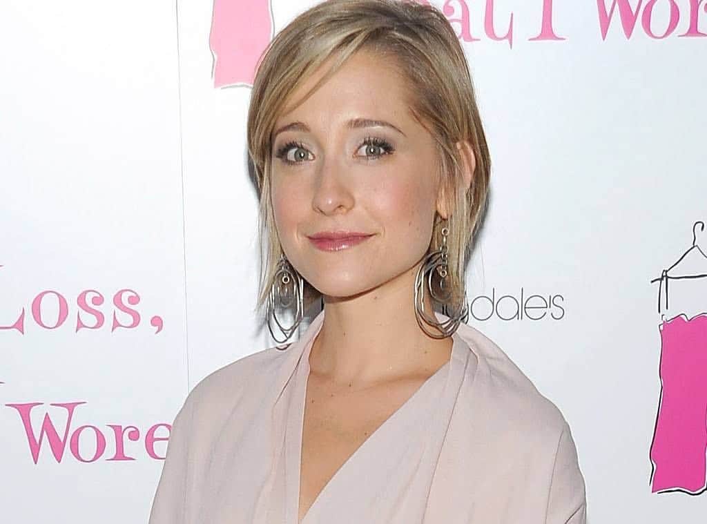 E! Onlineさんのインスタグラム写真 - (E! OnlineInstagram)「#Smallville actress Alison Mack is taking “responsibility” as she pleads guilty in the #NXIVM cult case. Our link in bio has the story of how she became the brainchild and overseer of the rituals in this sex slave group. (📷: Getty Images)」4月9日 22時45分 - enews