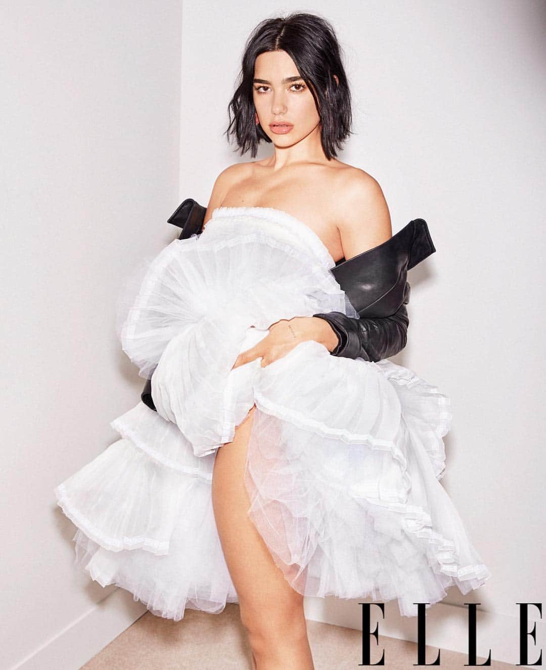 ELLE Magazineさんのインスタグラム写真 - (ELLE MagazineInstagram)「@DuaLipa on calling out Grammys president Neil Portnow during her acceptance speech: “I didn’t plan it. It just came out of my mouth. But it felt right; it was obviously shade, but at the same time, he’s spoken about it and he knows what he did.” Link in bio for the full May cover story.⁣ ⁣ ELLE May 2019:⁣ ⁣ Editor-in-chief: @ninagarcia⁣ Cover star: @dualipa⁣ Creative Director: #stephengan⁣ Photographer: @carinbackoffphoto⁣ Stylist: @annatrevelyan⁣ Wearing: @chanelofficial⁣ Hair: @annacofone, @thewallgroup⁣ Makeup: @francescabrazzo, @thewallgroup⁣ Nails: @nailsbymh, @the_gelbottle_inc⁣ Prop styling: @jackicastelli, @lalalandartists⁣ Produced by @creativebloodagency」4月9日 22時47分 - elleusa