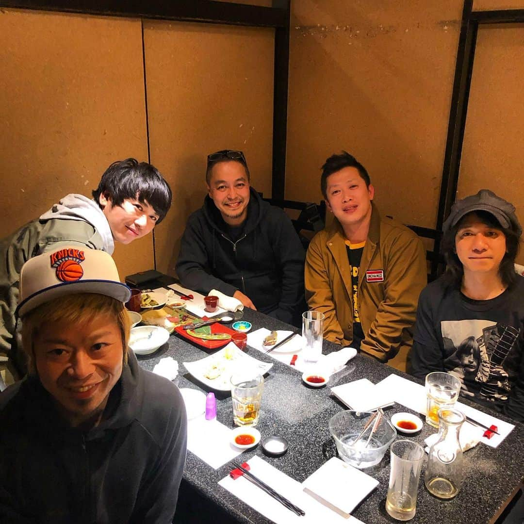 上中丈弥さんのインスタグラム写真 - (上中丈弥Instagram)「初代マネージャー松本さんと飯。サンプラ前に気合い入れてもらいました🥴 とても良い夜でした🍻 #イナ戦 #イナズマ戦隊 #イナ戦サンプラ #出会った皆様我が師匠」4月9日 22時48分 - jyouya