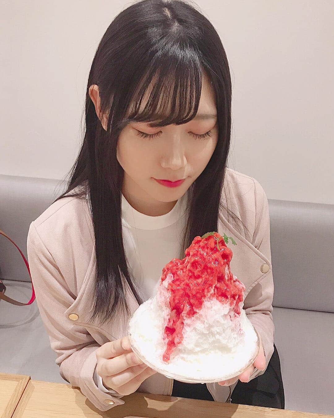 虹のコンキスタドールさんのインスタグラム写真 - (虹のコンキスタドールInstagram)「🍧おいしい氷屋の「苺みるく」 福岡に帰省したときに食べたよ( ˙³˙)密かに気になっていたお店♡みるくの甘さがちょうどよくて苺と相性抜群でした🍓  #かき氷 #おいしい氷屋 #FUKUOKA #アイドル #隈本茉莉奈 #虹コン #2zicon #ニジスタグラム」4月9日 22時48分 - 2zicon