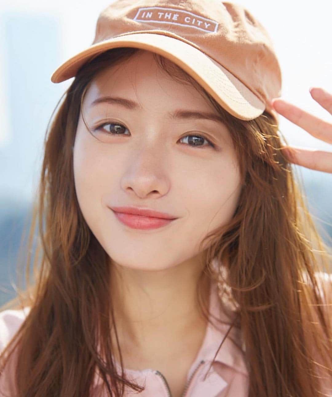 石原さとみ　ファンアカウントのインスタグラム：「カジュアルなさとみちゃんもクールなさとみちゃんも見れますよ！！すごく良いです！ @with_mag_official の表紙です❤️ みなさんもぜひ💕💕」