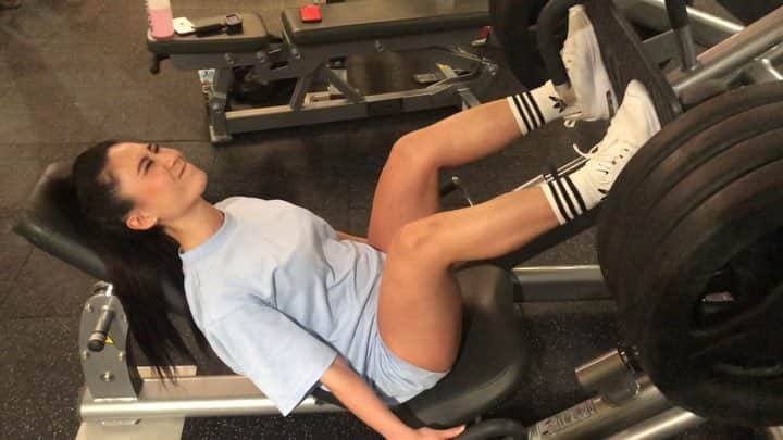 中村真央のインスタグラム：「日焼けが痛すぎるので 今日は顔トレしてきました。 ． 태닝 했는데 온몸이 따가워서  오늘은 얼굴운동을 했습니다.」