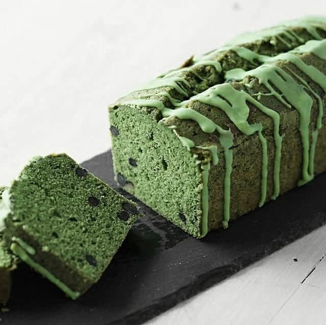 Matchæologist®さんのインスタグラム写真 - (Matchæologist®Instagram)「🙋 Raise your hand if you’d like to take a bite of this 🌿 #Matcha #PoundCake with #SweetPotato Starch! What a delicious combination! 😍 Thanks to 📷 @hiromi5960 for sharing this awesome #MatchaCreation with us! 💚 . Matcha is the perfect choice when you are looking for something to add a twist to your culinary creations – it gives a delicious taste and colour to your favourite treats! 😘 Our Midori™ is the perfect grade of matcha for use in any matcha recipes that require a beautiful green colour and flavour intensity that shines through other ingredients. 🍵🌿 . Don't forget to tag us @Matchaeologist in your own matcha recipes – we 💚 to see all your matcha creations! 🙏 . Matchæologist® #Matchaeologist Matchaeologist.com」4月9日 23時00分 - matchaeologist