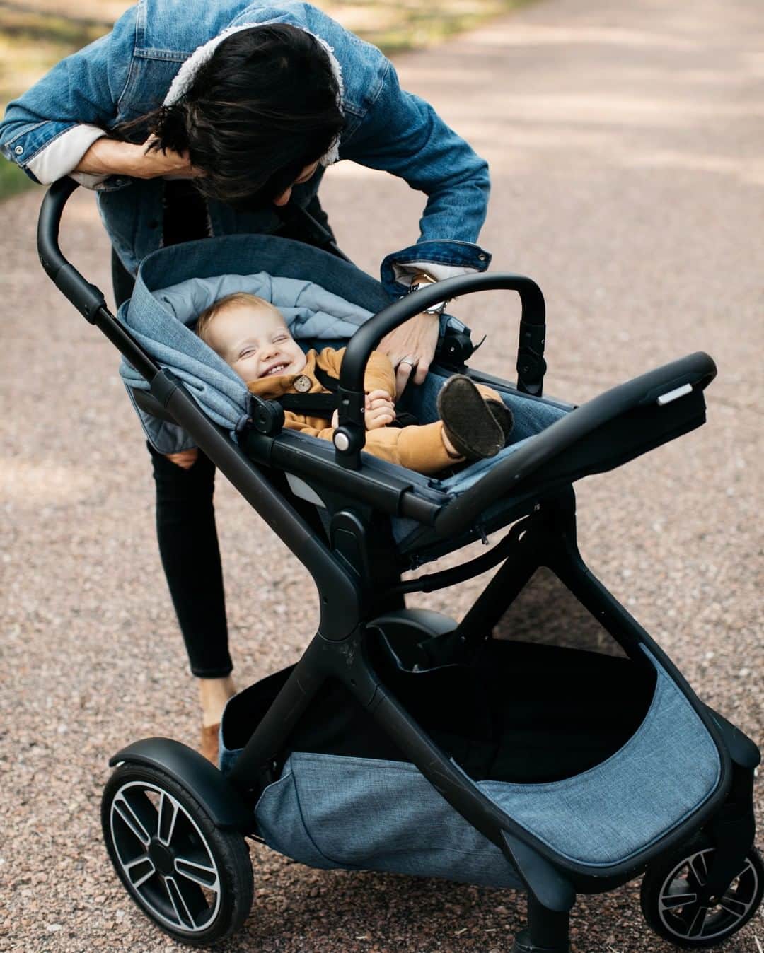 nunaさんのインスタグラム写真 - (nunaInstagram)「Perfect scenery. Perfect weather. Perfect outfit. Perfect match with our DEMI™ grow. https://www.nuna.eu/demi-grow  #Nuna #Nuna_US #DEMIgrow #stroller #Babygear」4月9日 23時00分 - nuna_usa