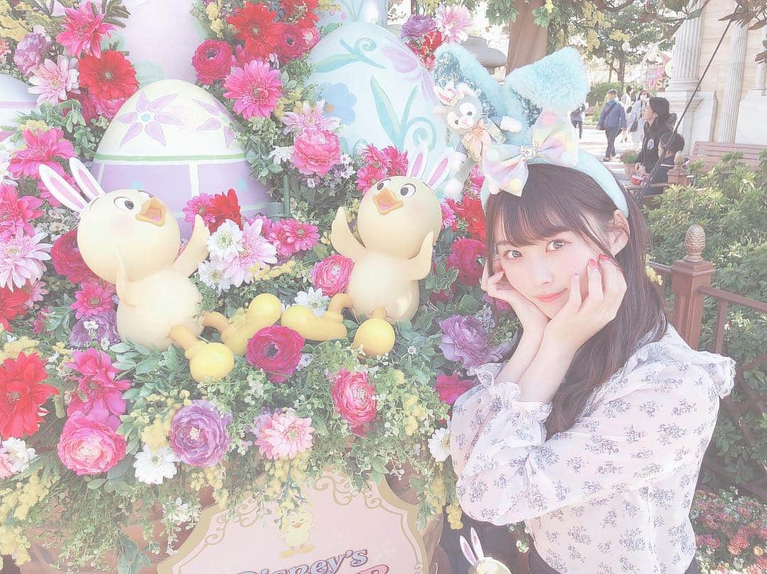 達家真姫宝さんのインスタグラム写真 - (達家真姫宝Instagram)「イースターやっと行けた！！！！！！！！🥺💗 ずっと付けたかったうさぎの耳付けれたよ！！ いっぱい他にも付けたんだ〜  かよが考えてくれた！すごい！天才！ ありがとう！笑  #ディズニー #ディズニーシー #ディズニーイースター #イースター」4月9日 23時01分 - makiho_official