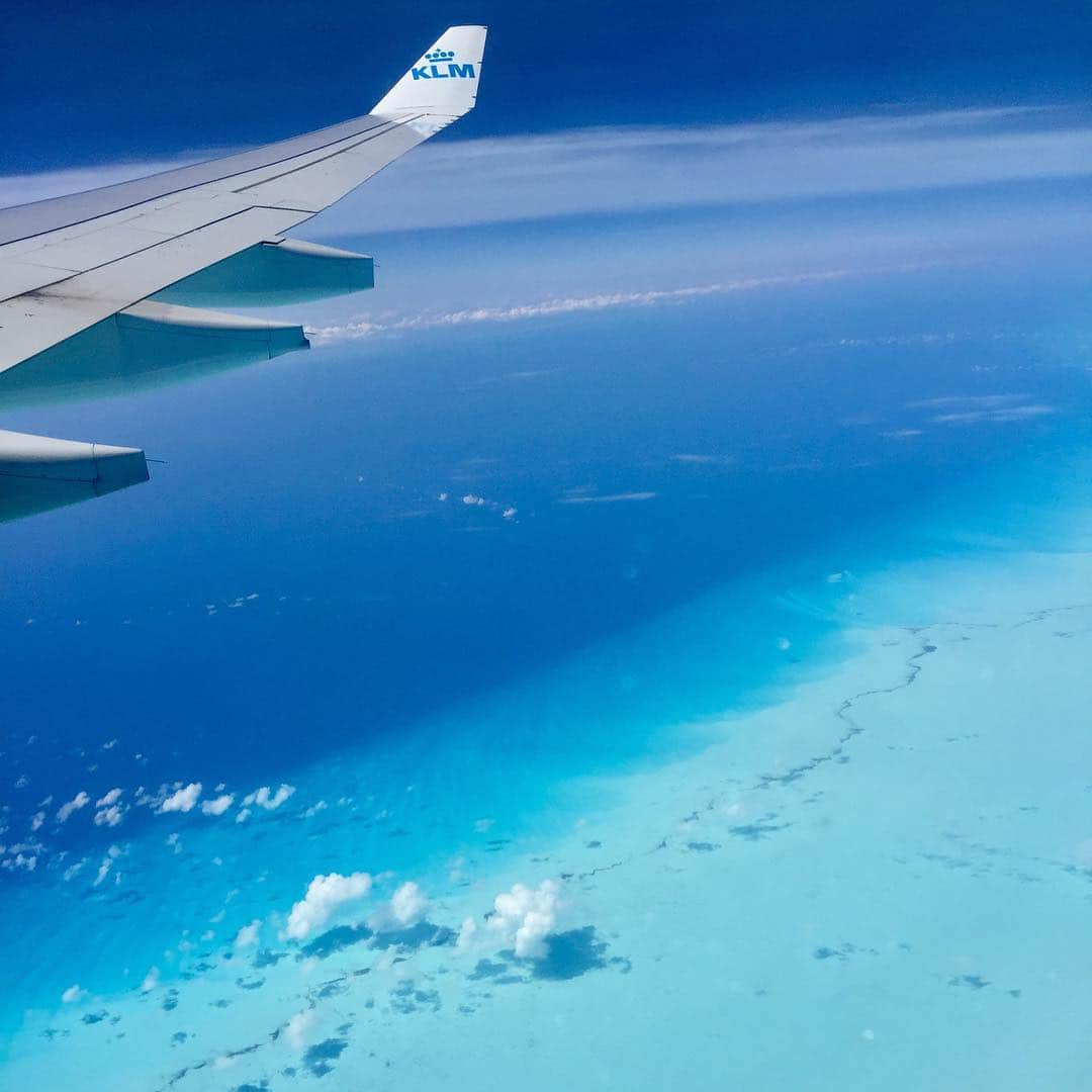 KLMオランダ航空さんのインスタグラム写真 - (KLMオランダ航空Instagram)「Longing for this beautiful ⁣view! When is your next holiday? #KLM #RoyalDutchAirlines #flyKLM ⁣📸 by @balazs_krascsenits . . . #bahamas #wanderlust #discoverbahamas #thebahamas #oceanview #travelphotography #travelling #travelgram #traveler #windowview #exploring」4月9日 23時01分 - klm