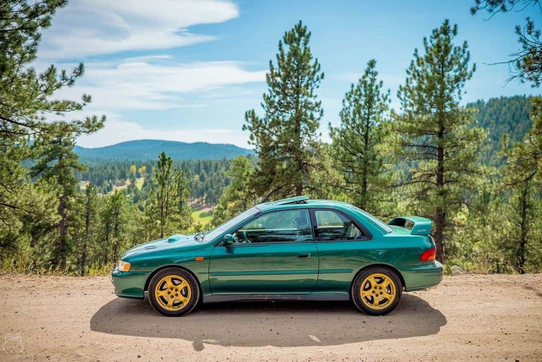 Subaru of Americaさんのインスタグラム写真 - (Subaru of AmericaInstagram)「The most rare color combination of Subaru Impreza 2.5RS, Acadia Green with Gold wheels - a true unicorn. #NationalUnicornDay (📸: @robertchampion)」4月10日 4時40分 - subaru_usa