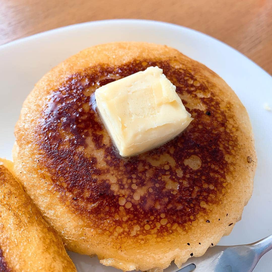 大久保藍子さんのインスタグラム写真 - (大久保藍子Instagram)「パンケーキじゃないけど、Twitterで見た「蒸しパンに牛乳染み込ませてバターで焼く、簡単フレンチトースト」っていうやつやってみた。すごく悪い食べもの！😋💕」4月9日 23時16分 - aiko_okb