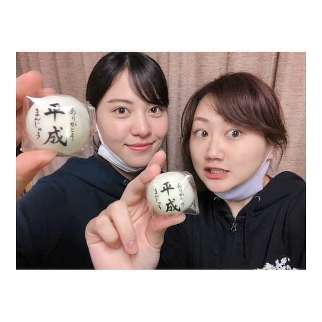 金井美樹 さんのインスタグラム写真 - (金井美樹 Instagram)「舞台『ヒロイン』最終稽古が終わりました！﻿ ﻿ 最初は緊張もありましたが、皆さんとお話できるようになり、今、本番を迎えるのがすごく楽しみです！﻿ ﻿ ﻿ 写真は樹麗ちゃん。﻿ じゅっちゃんとは去年の夏から三作品連続で一緒です。﻿ なんとも心強いし、私にないものをたくさん持っている彼女。今回も最高に素敵です！﻿ チームが違うのですが！なんと！なんと！﻿ 一回限りのCチームで同じ舞台に立てます！！﻿ 絶対Cチーム一緒になろう！と誓って頑張りました。﻿ 嬉しい🐯🐵 ﻿ ﻿ チケット予約してくださった皆様！﻿ ありがとうございます。﻿ 暖かい春にぴったりな温かい作品です。﻿ ハンカチをお忘れなく！﻿ ﻿ 全登場人物が愛おしいです。﻿ ぜひ観に来てください！お待ちしております☺︎﻿ たくさんの方の心に届く作品になりますように。﻿ ﻿ #平成最後﻿ #出演舞台﻿ #平成最後﻿ #初めて使いました﻿ #お待ちしてます 🍀」4月9日 23時17分 - kanaimikitea