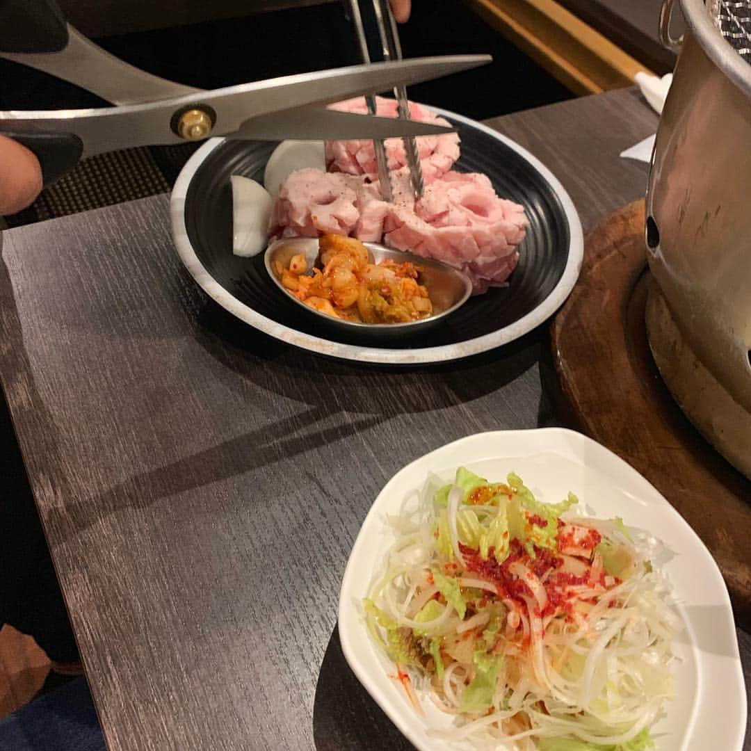 昴生さんのインスタグラム写真 - (昴生Instagram)「晩飯！！ #仕事終わり #新大久保で #ご飯食べました！ #韓国料理！ #でりかおんどる！ #サムギョプサル！ #ダッカルビ！ #チーズビビンバ！ #チャプチェ！ #全部うまかった！ #食べ過ぎた！ #サムゲタンも食べたかったけど #断念した！ #トッポギも食べたかったけど #断念した！ #ラーメンも食べたかったけど #断念した！ #それくらい腹いっぱい！ #そして #買い物もして #TWICE の #ステッカー買っちゃった！ #主にチェヨンを中心に！ #かわいい！ #かわいすぎてサムギョプサルにステッカー貼るとこやったわ！ #チャプチェにもな！ #ビビンバにもな！！ #あーかわいい！！」4月9日 23時11分 - mikikousei