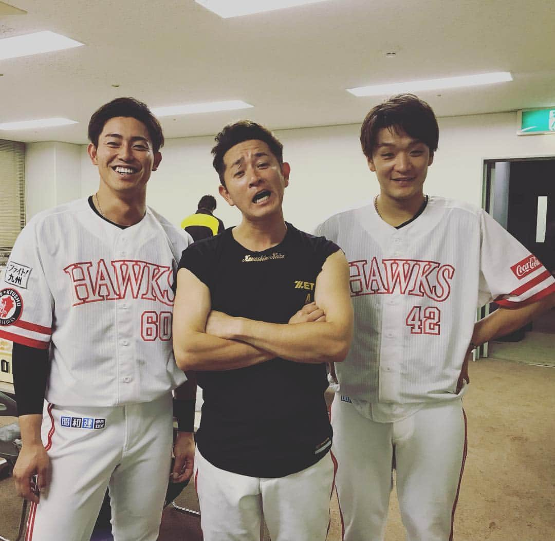 福岡ソフトバンクホークスさんのインスタグラム写真 - (福岡ソフトバンクホークスInstagram)「#降雨コールド #引き分け #4月9日 #vs北海道日本ハムファイターズ #長崎ビッグnスタジアム #せっかくなので#長崎出身 #川島慶三 #誰が喜ぶんや#の顔 #釜元豪 #声援嬉しかった#の顔 #松田遼馬 #僕なんにもしてない#の顔 #お疲れさまでした #softbankhawks #ホークス #奪sh」4月9日 23時11分 - softbankhawks_official