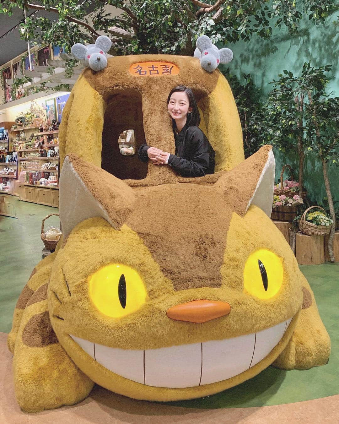 梅村奈央さんのインスタグラム写真 - (梅村奈央Instagram)「wiz my friend #nekobus 🐱🚌 ・ #どんぐり共和国 #studioghibli #myneighbortotoro #이웃집토토로 #지브리 #고양이버스 #吉卜力 #nagolic」4月9日 23時15分 - umemuranao