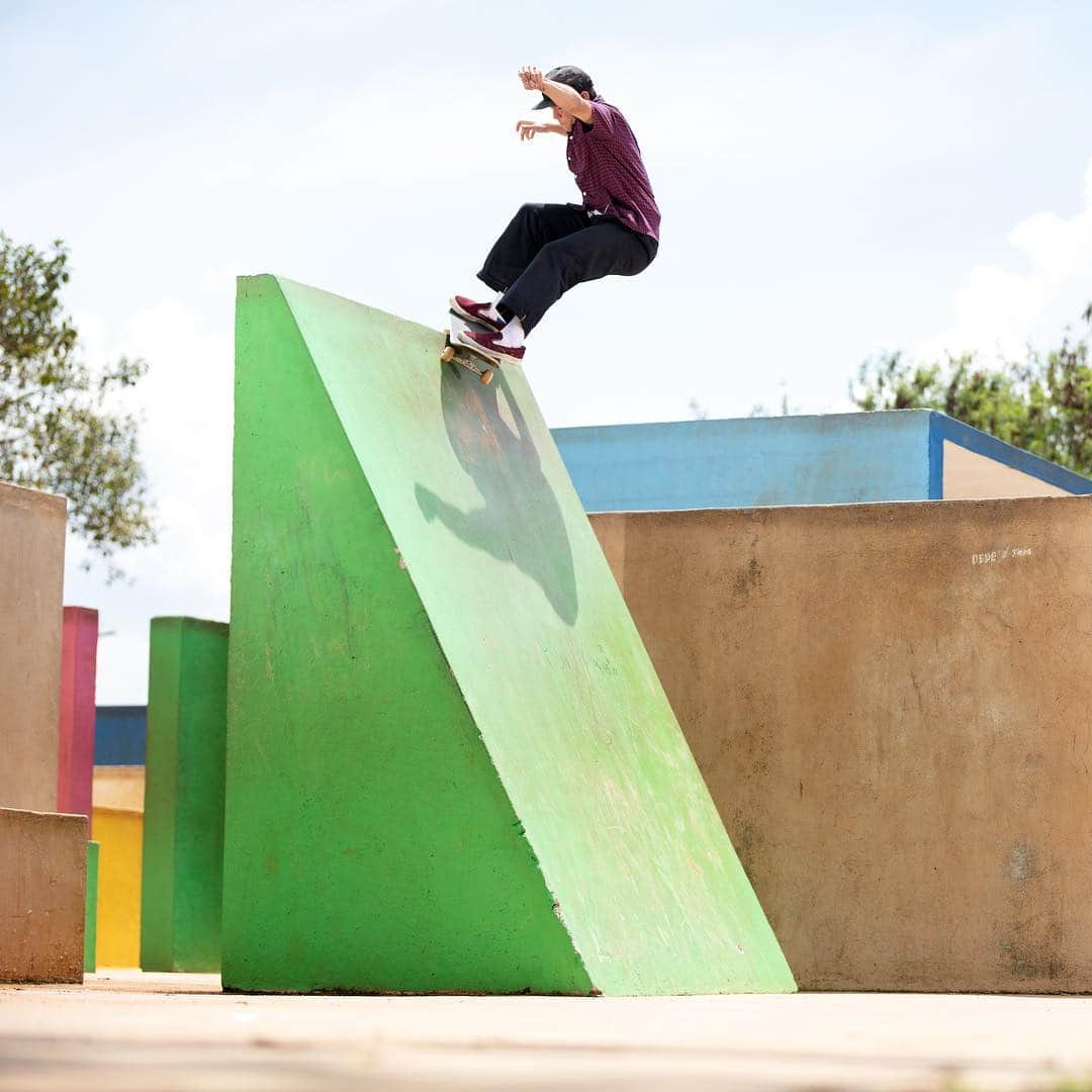 converseさんのインスタグラム写真 - (converseInstagram)「Raney Beres skates everything Sao Paulo has to offer in One Star CC Pro slips. No wax needed for this all-terrain ripper 📸: @rube_ #raneyberes @converse_cons」4月9日 23時17分 - converse