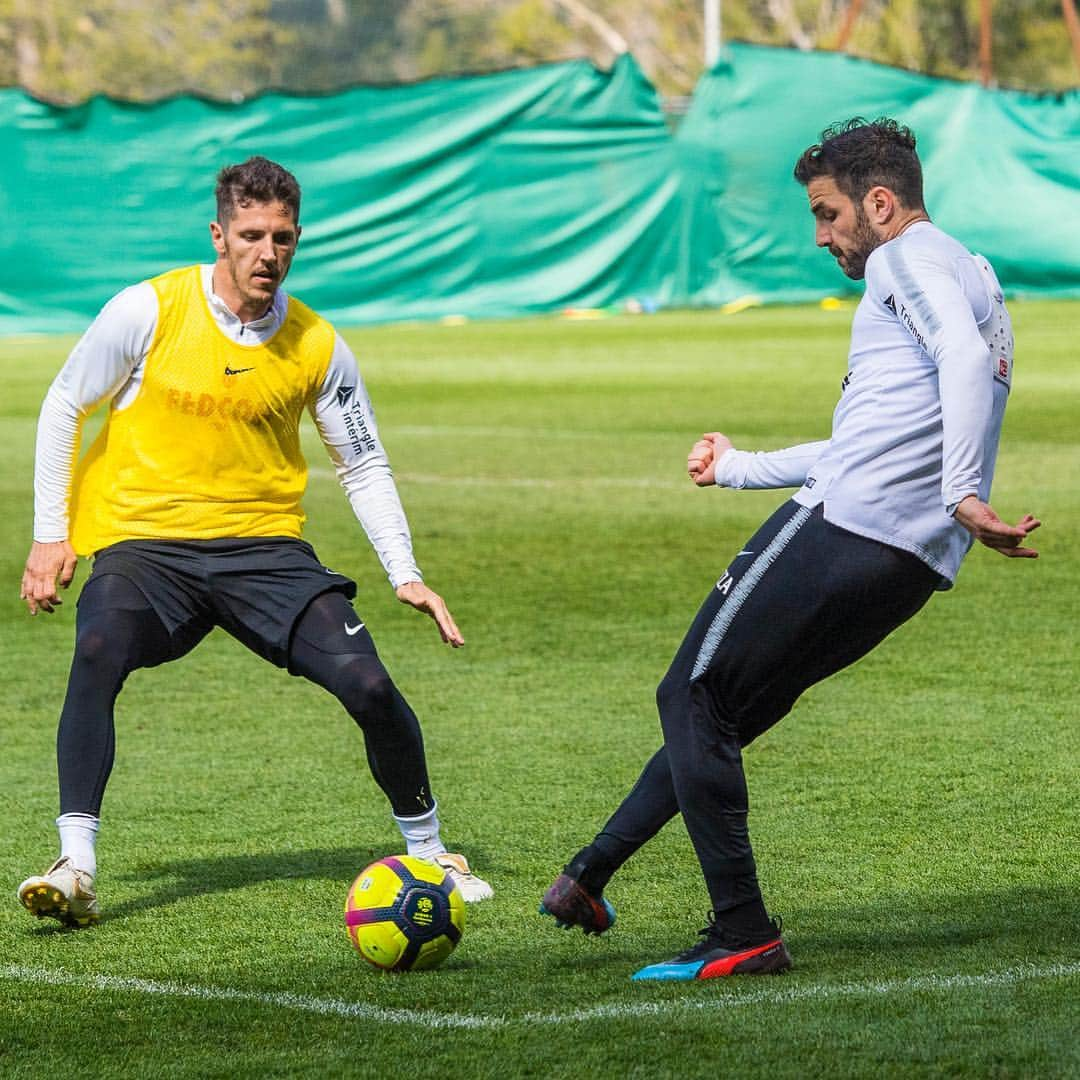 セスク・ファブレガスさんのインスタグラム写真 - (セスク・ファブレガスInstagram)「Good training session today ⚽️💪🏻 @gelsondany77 @stevanjovetic」4月9日 23時24分 - cescf4bregas