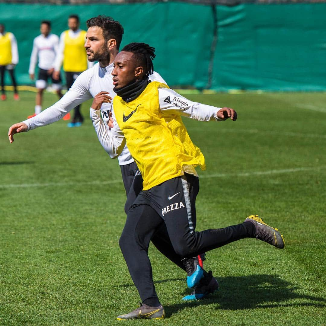 セスク・ファブレガスさんのインスタグラム写真 - (セスク・ファブレガスInstagram)「Good training session today ⚽️💪🏻 @gelsondany77 @stevanjovetic」4月9日 23時24分 - cescf4bregas