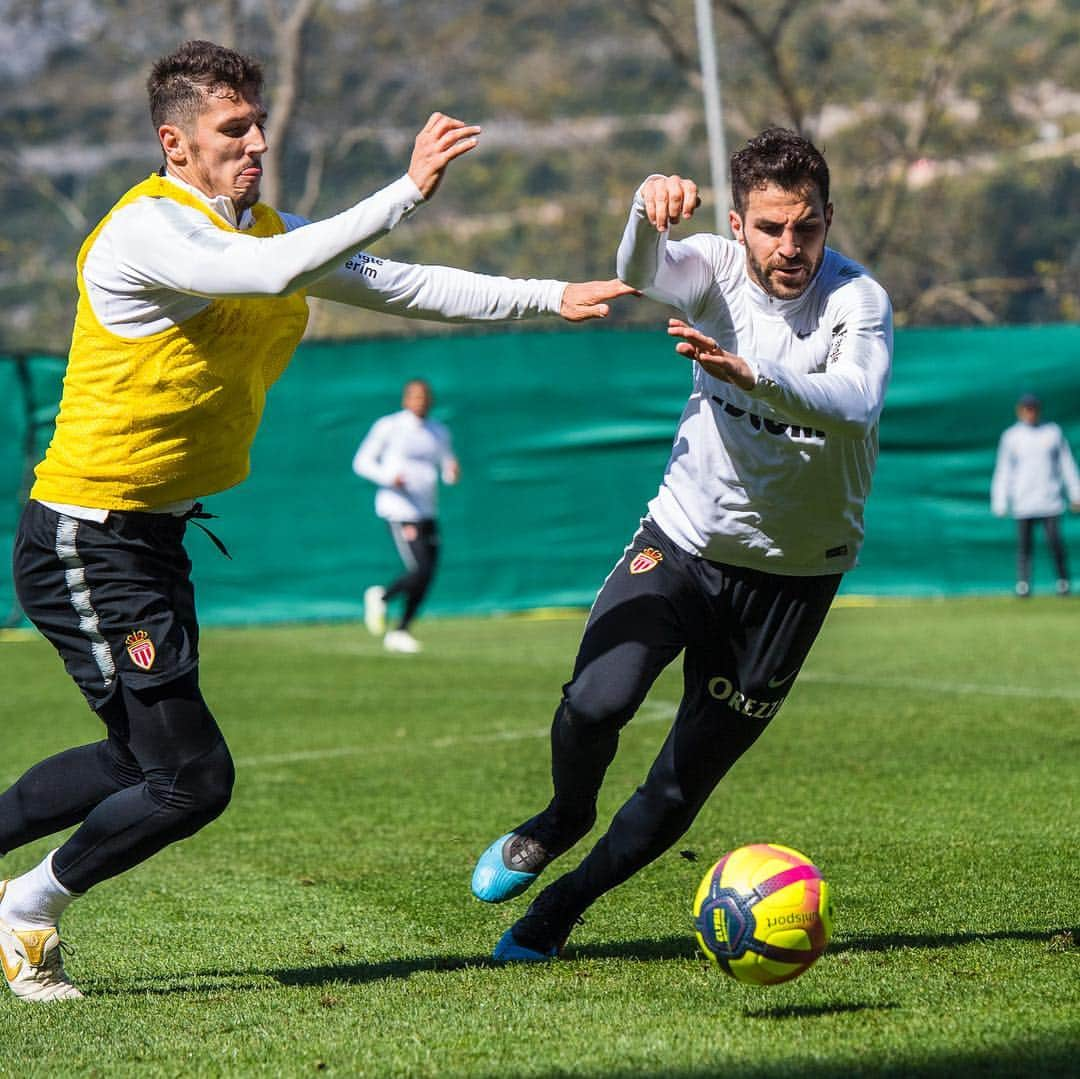 セスク・ファブレガスさんのインスタグラム写真 - (セスク・ファブレガスInstagram)「Good training session today ⚽️💪🏻 @gelsondany77 @stevanjovetic」4月9日 23時24分 - cescf4bregas