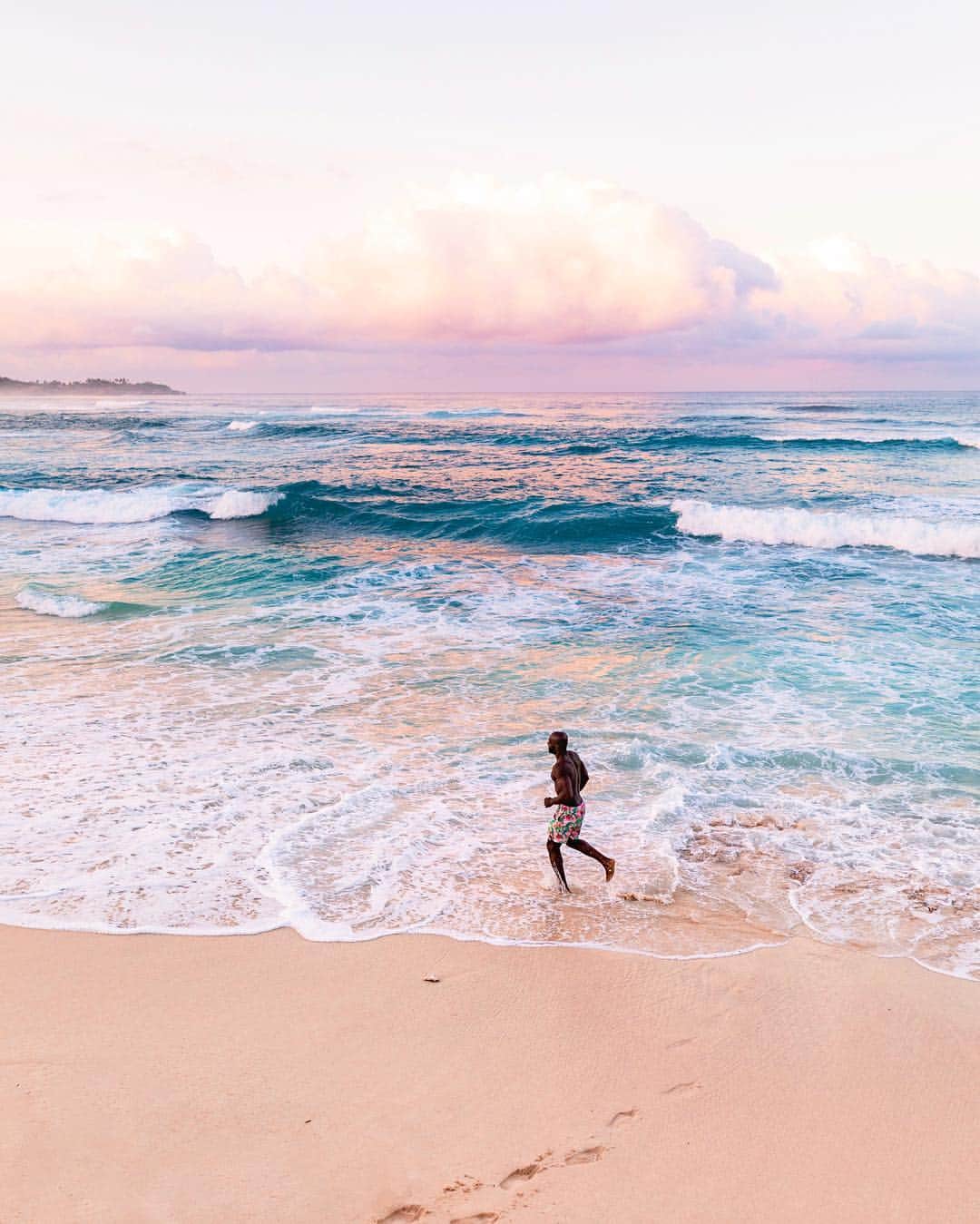 リリー＝ローズ・メロディのインスタグラム：「Those kind of magical mornings ✨#lilyinbali」