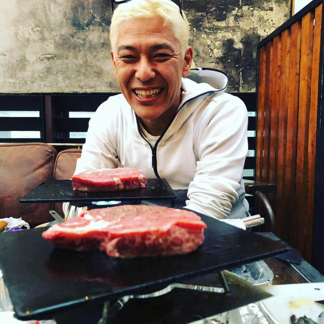 田村亮さんのインスタグラム写真 - (田村亮Instagram)「下北でも焼けるよ。 #ロンドンブーツ亮 #ヨコザワテッパン#花見予定が雨で中止#ずっと焼ける#ずっと飲める#ラム、イカの漬け評判悪し」4月9日 23時33分 - ryo_tamura7